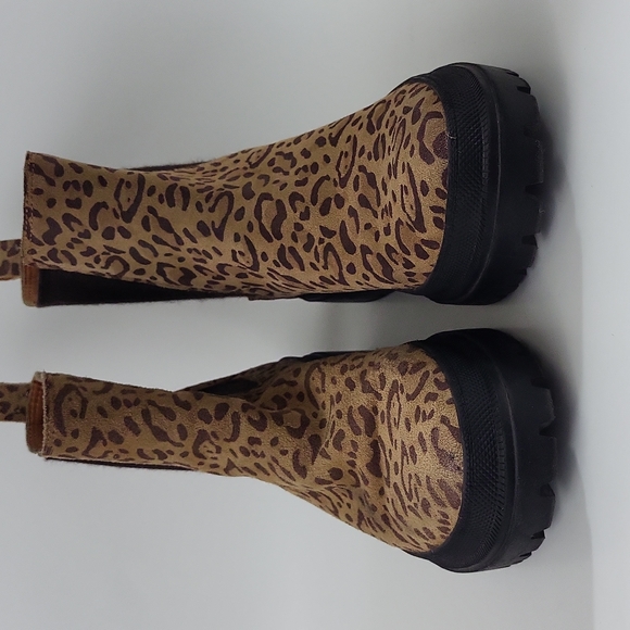 Lucky Brand Ellerey Leopard Print Suede Block Heel Lug Sole Chelsea Boots - Picture 3 of 11